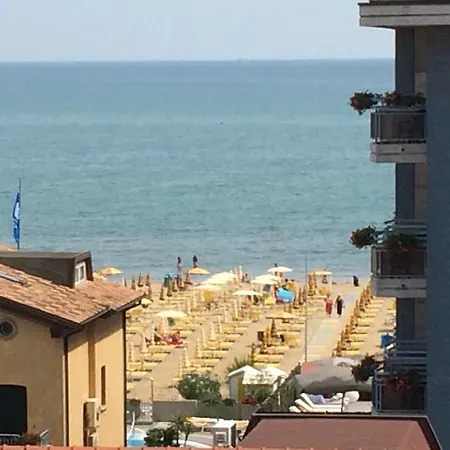 & Al Mare Апарт-отель 3*
